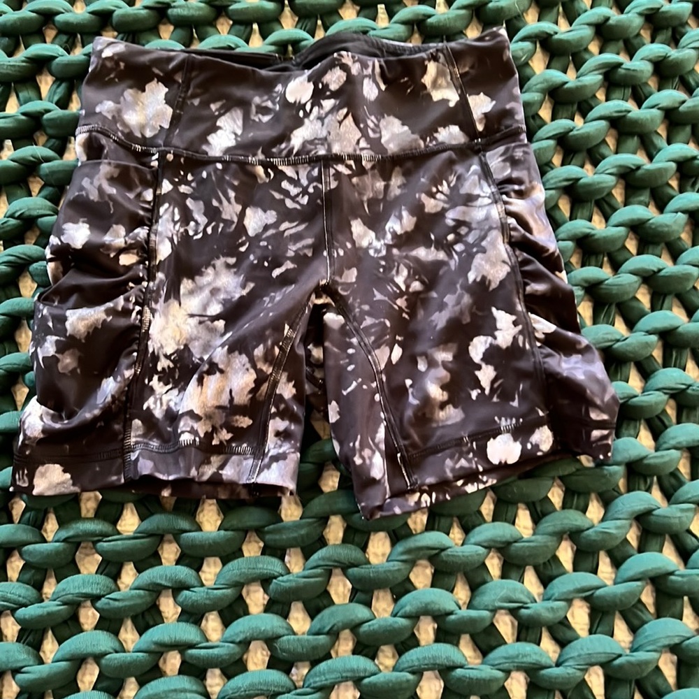 Lululemon speed track shorts in black and white tie dye.
